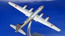 Load image into Gallery viewer, Tupolev Tu-4 Bull, Soviet Air Force, 1947 1/144