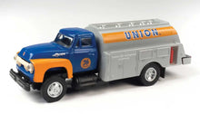Load image into Gallery viewer, HO Scale 1954 Ford Tank Truck - Union 76 1/87
