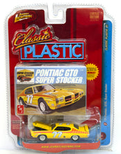 Load image into Gallery viewer, 1971 Pontiac GTO Super Stocker 1/63 Johnny Lightning Classic Plastic