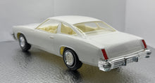 Load image into Gallery viewer, 1975 Oldsmobile Cutlass, Cameo White 1/24 Promo