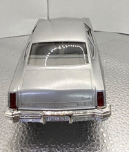 Load image into Gallery viewer, 1975 Oldsmobile Cutlass, Inca Silver Metallic 1/24 Promo