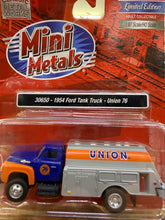 Load image into Gallery viewer, HO Scale 1954 Ford Tank Truck - Union 76 1/87