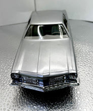 Load image into Gallery viewer, 1975 Oldsmobile Cutlass, Inca Silver Metallic 1/24 Promo