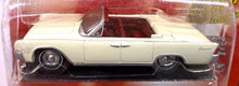 Load image into Gallery viewer, 1962 Lincoln Continental Convertible - Johnny Lightning - 60&#39;s Sizzle 1/64