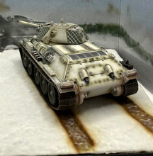 Load image into Gallery viewer, T-34/76 Mod.1941, 1st Guards Tank Brigade, Moscow 1942 1/72 By Dragon