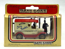 Load image into Gallery viewer, 1920 Ford Model T Van "Harry Ramsden's" 1/35 Made in England