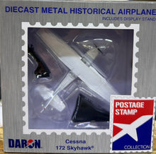 Load image into Gallery viewer, Cessna 172 Skyhawk® 1:87