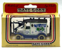 Load image into Gallery viewer, 1920 Ford Model T Van "Stretton Spring Water" 1/35 Made in England