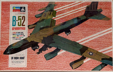 Load image into Gallery viewer, B-52 Stratofortress, 1/72 1968 ISSUE