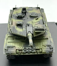 Load image into Gallery viewer, Leopard 2A5, 3./Panzerbataillon 33 1/72 By Dragon