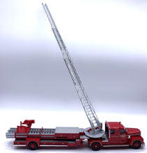 Load image into Gallery viewer, Seagrave 70th Anniversary 7-Man Enclosed Tractor-Drawn Aerial Ladder Columbus OH 1/50