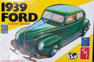 Tudor Sedan Ford 1939 1/25  2003 issue