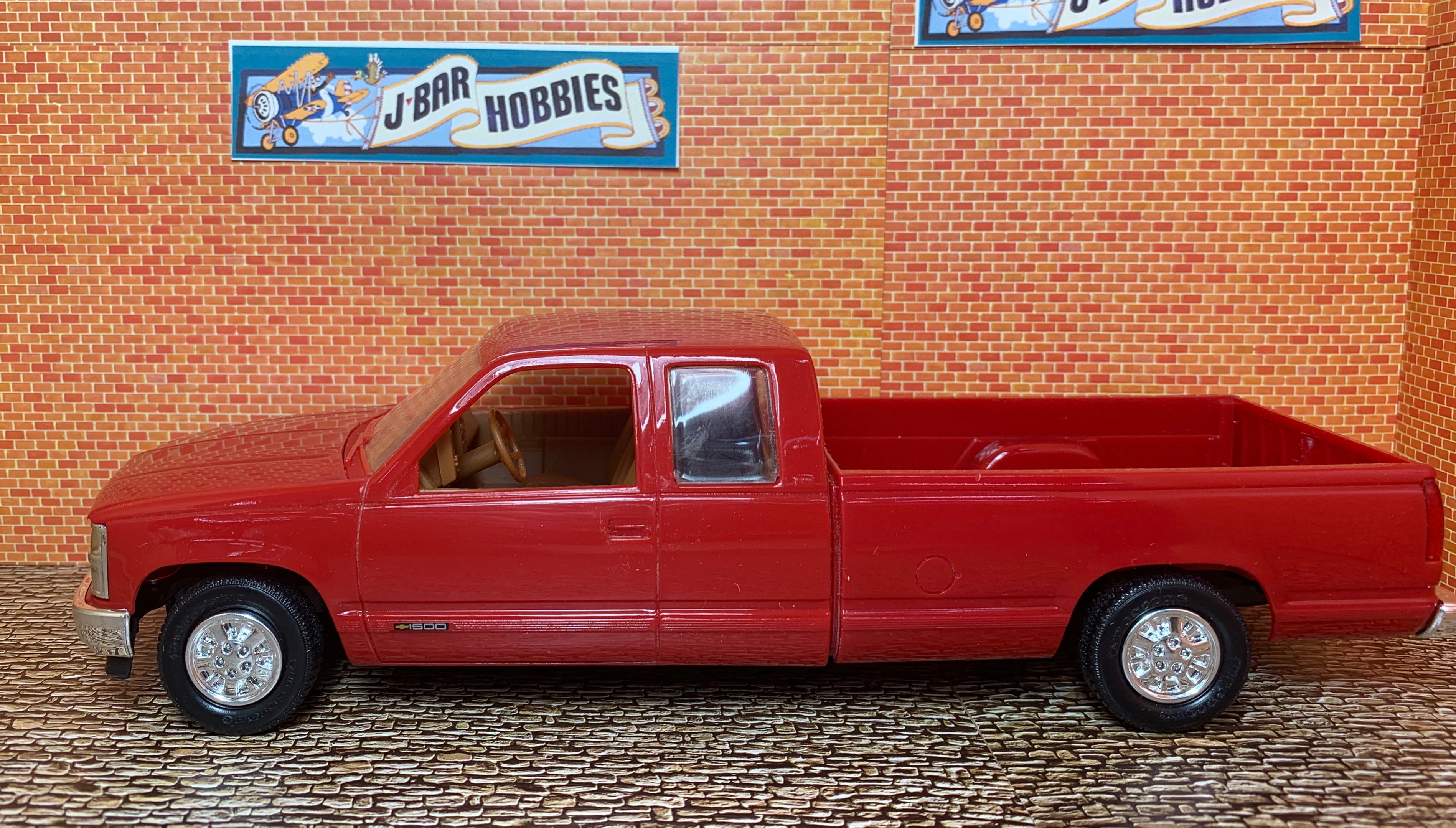 1993 Chevrolet C-1500 Extended Cab in Victory Red 1/25 – J-BarHobbies
