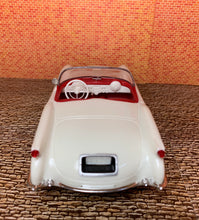 Load image into Gallery viewer, Corvette 1953 Convertible in Polo White 1/25