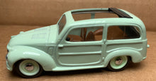 Load image into Gallery viewer, 500 C &#39;Belvedere&#39; HP 16.5 aperta 1951-1955 1:43 in Light Green