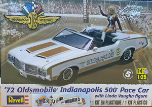 1972 Oldsmobile Indianapolis 500 Pace Car with Linda Vaughn figure 1/25