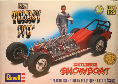 Tommy Ivo's 32 Cylinder Showboat SSP 1/25  2015 Issue