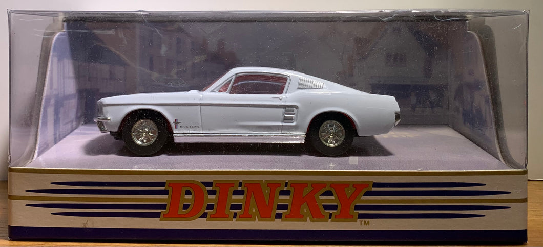 Dinky Item DY16-B 1967 Ford Mustang Fastback White 1/43
