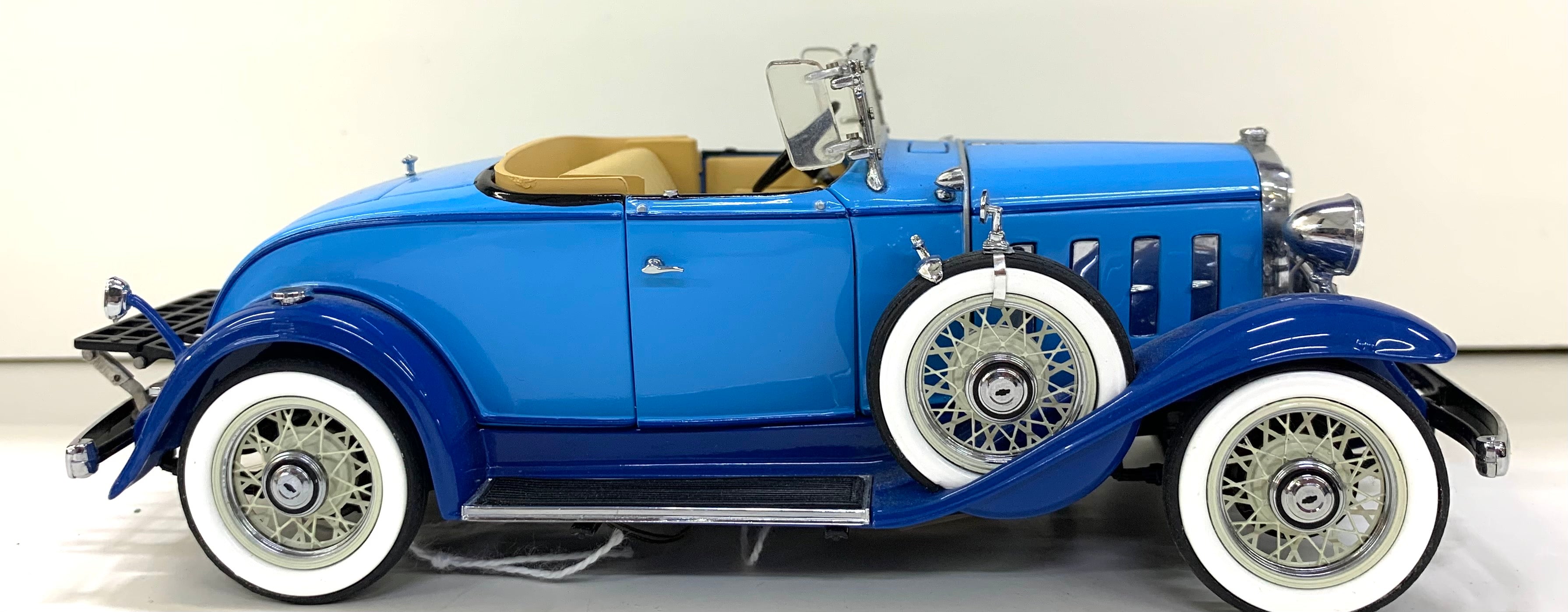 Franklin Mint 1932 Chevy Confederate Sport Roadster 1/24 Scale – J 