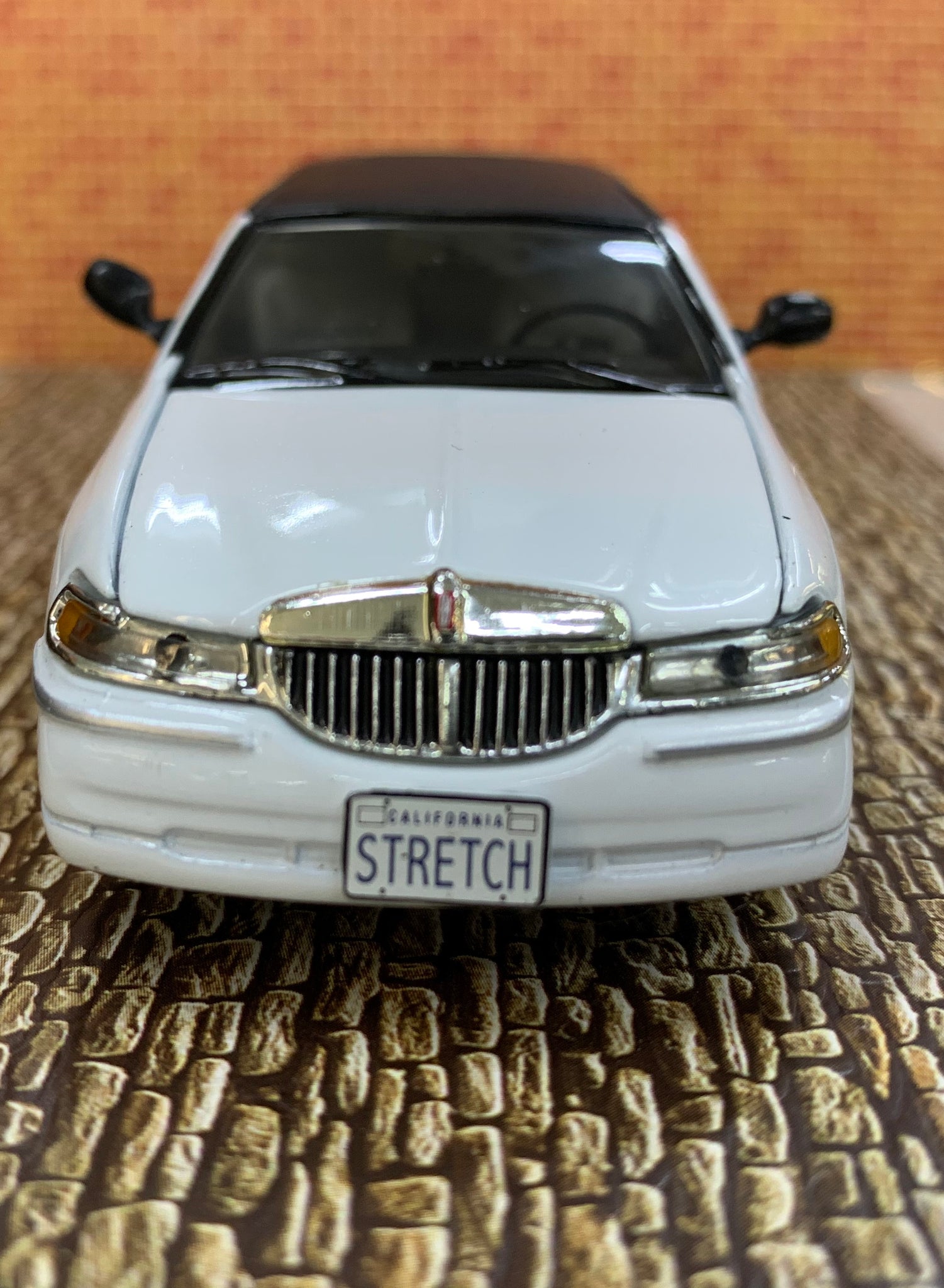 Carro Vitesse Lincoln Limousine 2000 Roof Escala 1-43 - Preto E Braco em Promoção na Americanas Carro Vitesse Lincoln Limousine 2000 Roof Escala 1-43 - Preto E Braco em Promoção na Americanas